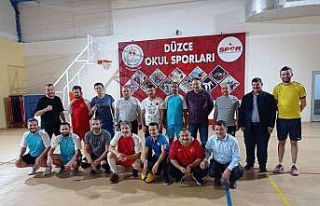 Geleneksel voleybol etkinliği renkli görüntülere...