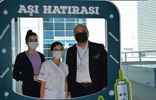 Gençlerden önce aşı, sonra ’aşı hatırası’