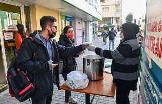 Gençlere sabah çorbası ikramı sürüyor