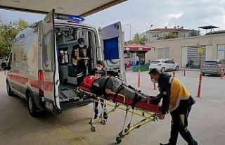 Geri manevra yapan aracın çarptığı yaşlı adam...