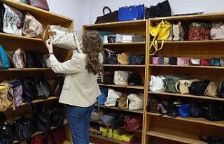 Giy-çık mağazası iyilik köprüsü olmaya devam...