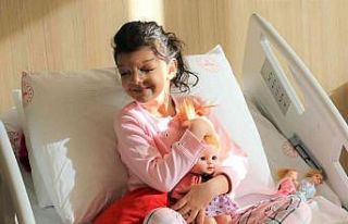 Gözlerinin arasındaki mesafe normalden daha fazla...