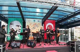 Grup Maske coşturdu