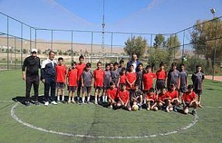 Gürpınar’da tenis kortu ve spor okulu açıldı