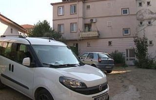Habersiz çarşıya giden karısını bıçaklamıştı,...