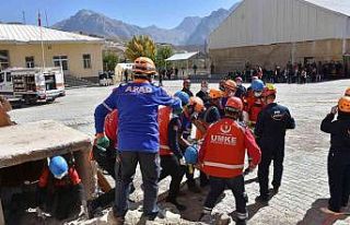 Hakkari’de gerçeği aratmayan deprem tatbikatı