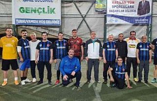 Hakkari’de protokol gösteri maçı yaptı