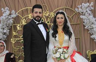 Hakkari’de şehit oğluna görkemli düğün