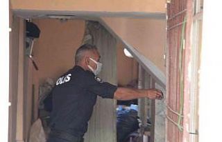 Hamile eşini ve iki çocuğunu tüfekle rehin aldı