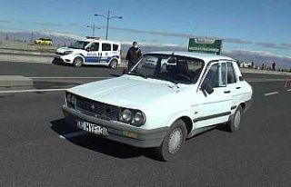 Hastane kavşağında otomobilin çarptığı kadın...