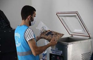 Hastanede arta kalan yemekler can dostlarına mama...