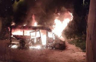 Hatay’da park halindeki öğrenci servisi kundaklandı