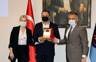 Hayırseverden AÜ Hastanesine babası adına 1 milyon...