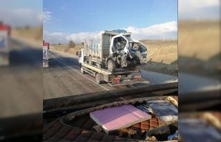 Haymana’da kamyonet ile tır çarpıştı: 2 ölü,...