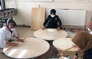 Hem yufka açtı hem de KADES’i anlattı