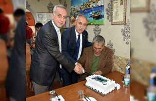 Herkes onu mutlu etmek için bir araya geldi