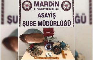 Hırsızlar çaldıkları tesbihlerle yakalandı