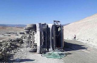 Hisarcık’ta hafriyat kamyonu devrildi: 1 ölü