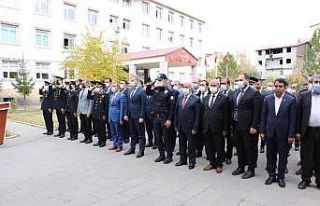 Hizan’da 29 Ekim Cumhuriyet Bayramı çelenk töreni