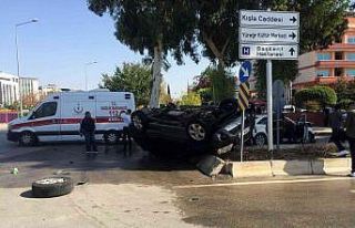 Hurdaya dönen araçtan sağ kurtuldular