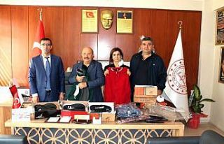 İhtiyaç sahibi öğrencilere kışlık giyecek yardımı