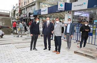 İki büyük meydan nezih bir cadde ile bağlanıyor
