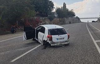 İki otomobil çarpıştı: 2 yaralı