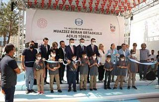 İlaç firması eğitime destek için Diyarbakır’da...