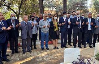 İlk kadın muhtar Gül Esin, mezarı başında anıldı