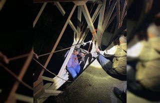 İntihar etmek için çıktığı köprüde sara nöbeti...