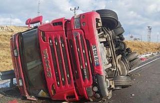 İran’dan gelen tır Tatvan’da devrildi: 1 yaralı