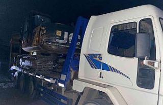 İş makinesiyle kaçak kazı yaparken yakalandılar