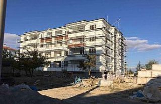 İskeleden düşen işçi hastanelik oldu