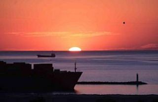 İskenderun Körfezi’nde kartpostallık gün batımı...