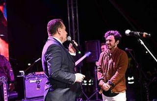 İsmail Özkan ve Buray Balıkesirlileri coşturdu