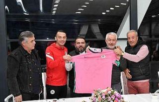 Isparta Belediye Başkanı Başdeğirmen’den Ispartaspor’a...