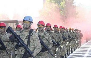 Isparta’da yetişen komandolara geçit töreninde...