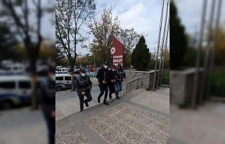 Isparta’dan Erzurum’a geldi, maske takıp genç...