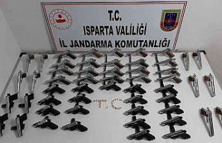 Isparta’ya satmak için ruhsatsız silah getiren...