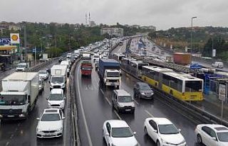İstanbul’da yağışın etkisiyle trafik yoğunluğu...