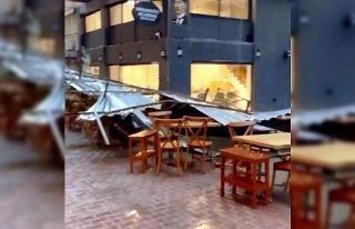 İzmir’de sağanak ve fırtına hayatı felç etti:...