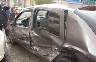 İzmit’te yağmur kazayı beraberinde getirdi: 1...