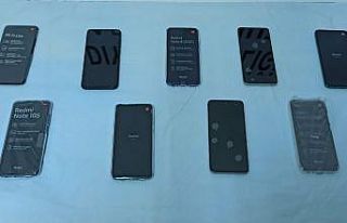 Jandarma kaçak cep telefonu ele geçirdi