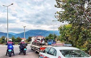 Jandarma kuralsız motosiklet sürücülerine nefes...