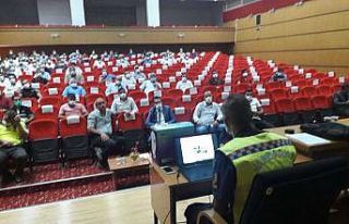 Jandarma okul servis sürücülerine trafik eğitimi...