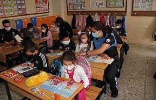 Jandarma ve emniyet öğrencileri bilgilendirdi