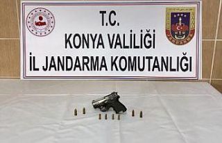 Jandarmanın yol kontrolünde seri numarasız tabanca...