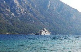 Jeff Bezos’un süper yatı Gökova Körfezine demir...