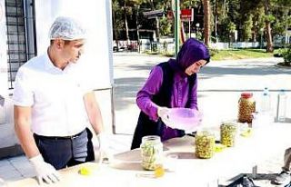 Kadın çiftçilere zeytin salamurası ve turşu yapımı...