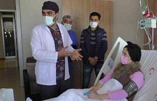 Kalbindeki delik kalp zarından yapılan yama ile...